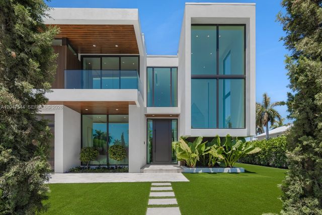 1099 NE 4th Avenue, Boca Raton, FL 33432