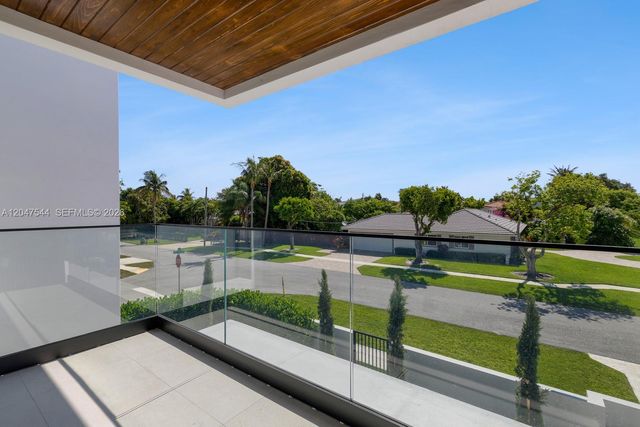 1099 NE 4th Avenue, Boca Raton, FL 33432