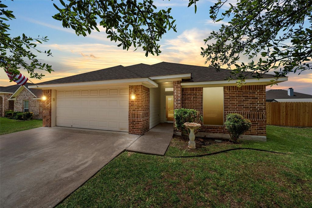708 Sapphire Boulevard, Hewitt, TX 76643