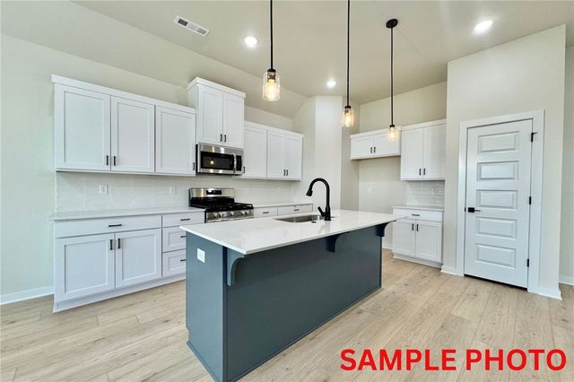 6004 SW Omaha Avenue, Bentonville, AR 72713