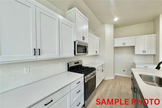 6004 SW Omaha Avenue, Bentonville, AR 72713