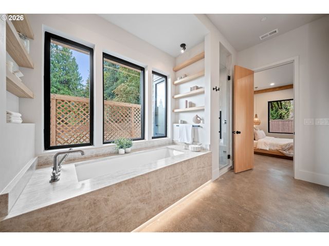 1408 Nw 158TH St, Vancouver, WA 98685