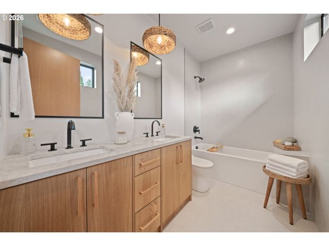 1408 Nw 158TH St, Vancouver, WA 98685