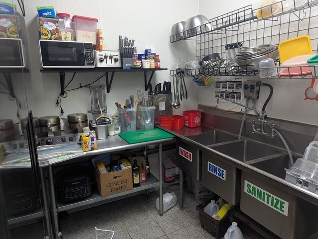 679 Washington St, Attleboro, MA 02703