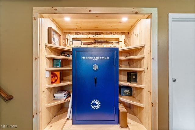 6407 Southview Drive, New Franklin, OH 44216