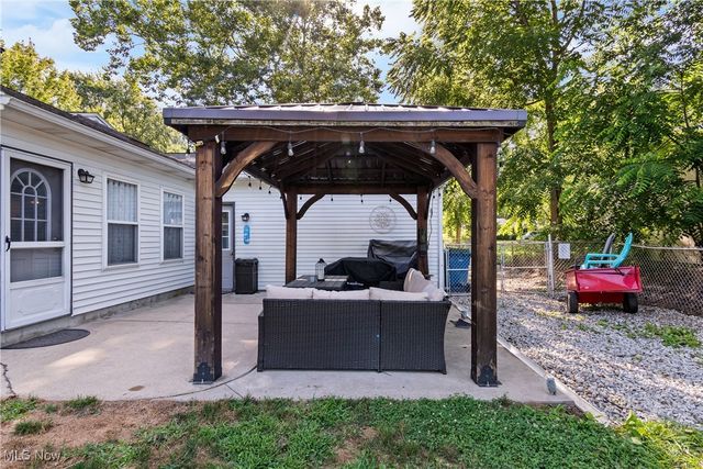 6407 Southview Drive, New Franklin, OH 44216