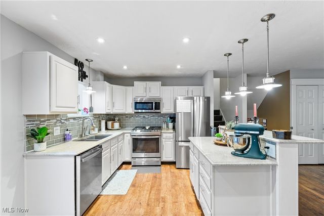 6407 Southview Drive, New Franklin, OH 44216