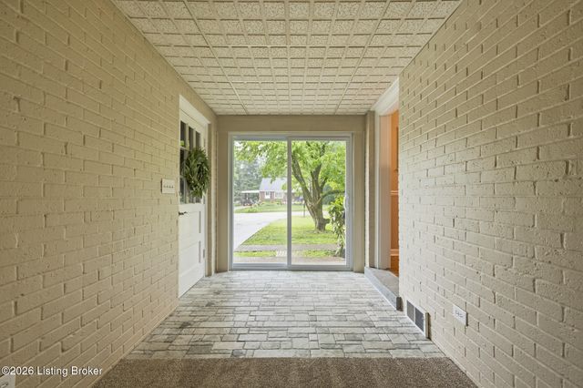 32 Narwood Dr, Jeffersontown, KY 40299