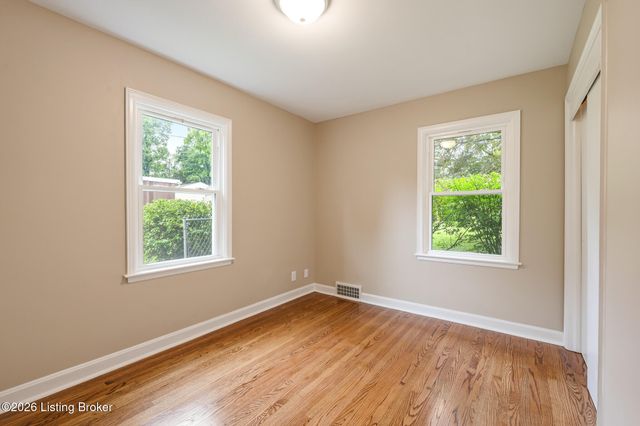 32 Narwood Dr, Jeffersontown, KY 40299