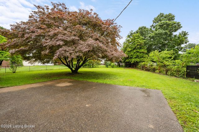 32 Narwood Dr, Jeffersontown, KY 40299