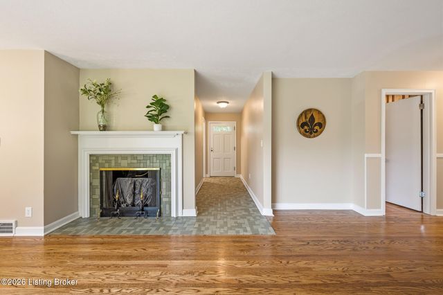 32 Narwood Dr, Jeffersontown, KY 40299