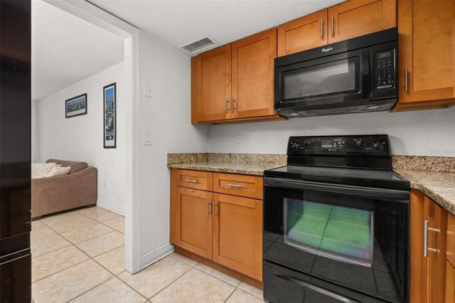 484 BANYON TREE CIRCLE 100, Maitland, FL 32751
