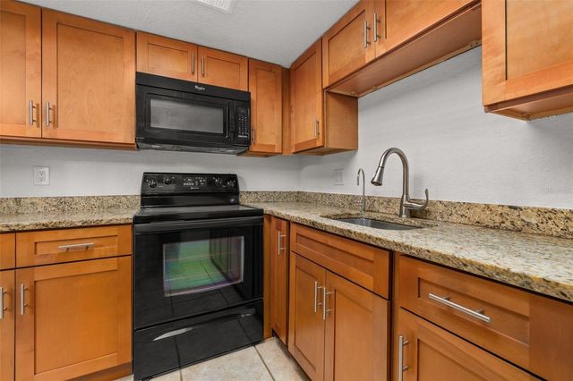 484 BANYON TREE CIRCLE 100, Maitland, FL 32751