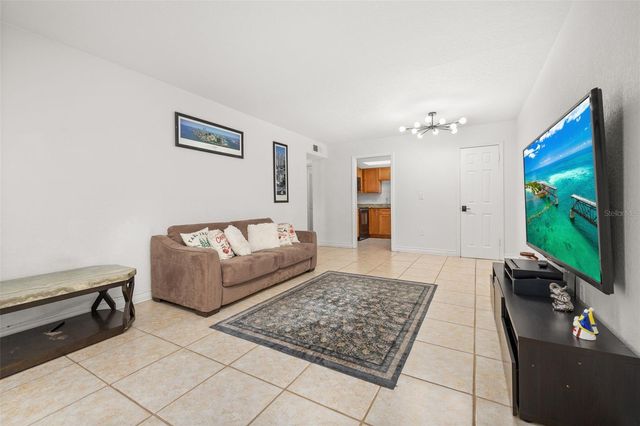 484 BANYON TREE CIRCLE 100, Maitland, FL 32751