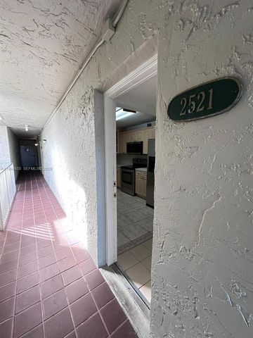 10000 NW 80th Ct 2521, Hialeah Gardens, FL 33016