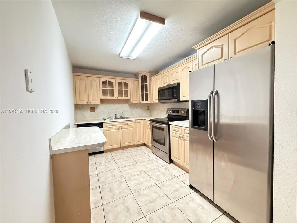 10000 NW 80th Ct 2521, Hialeah Gardens, FL 33016