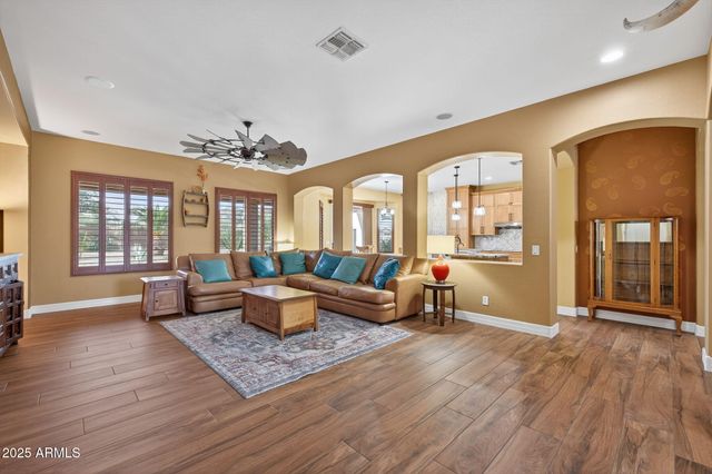 32164 N SUNFLOWER Trail, San Tan Valley, AZ 85143