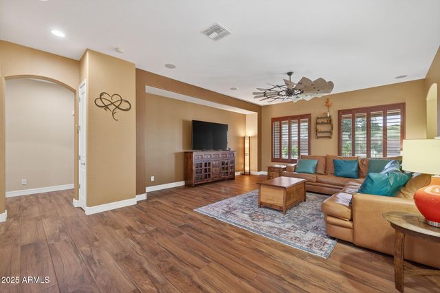 32164 N SUNFLOWER Trail, San Tan Valley, AZ 85143