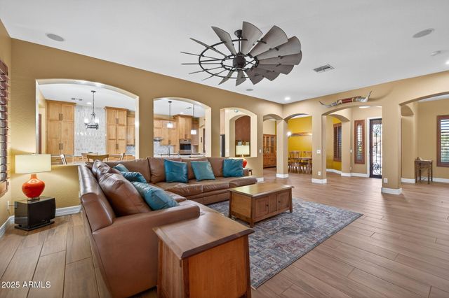 32164 N SUNFLOWER Trail, San Tan Valley, AZ 85143