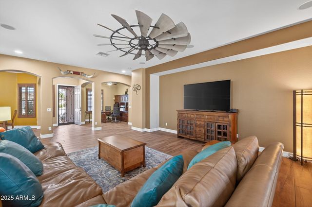 32164 N SUNFLOWER Trail, San Tan Valley, AZ 85143