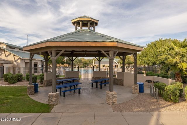 32164 N SUNFLOWER Trail, San Tan Valley, AZ 85143