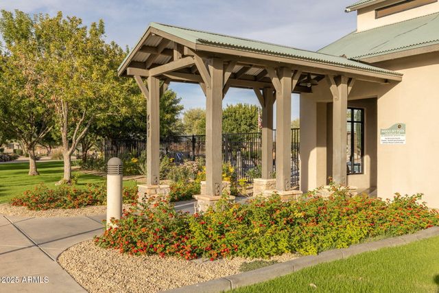 32164 N SUNFLOWER Trail, San Tan Valley, AZ 85143