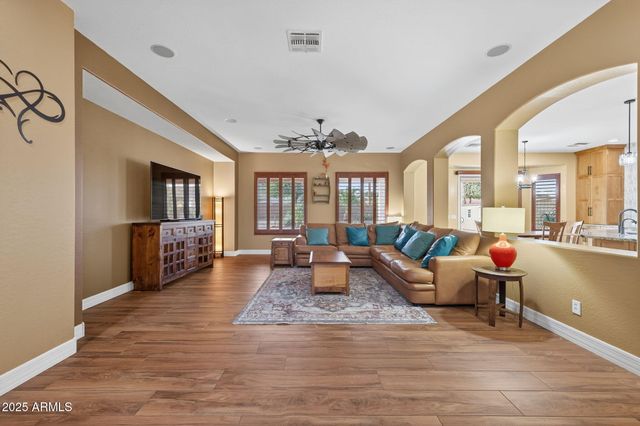 32164 N SUNFLOWER Trail, San Tan Valley, AZ 85143