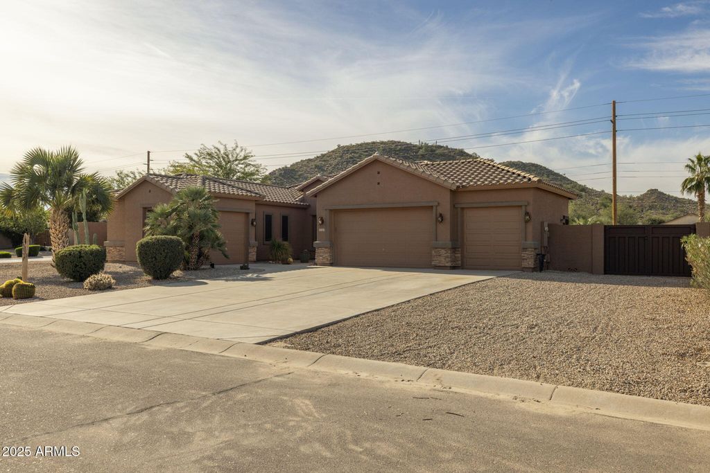 32164 N SUNFLOWER Trail, San Tan Valley, AZ 85143