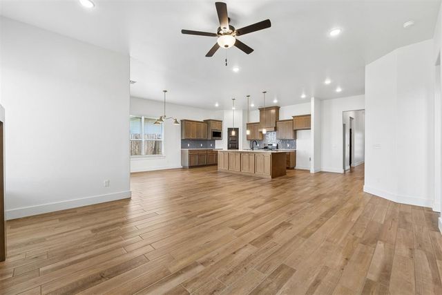 149 Sage Brush Way, Edmond, OK 73025