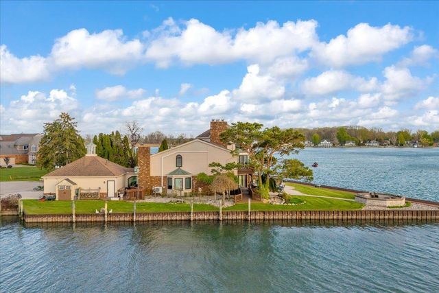 523 Lathrop Avenue, Algonac, MI 48001