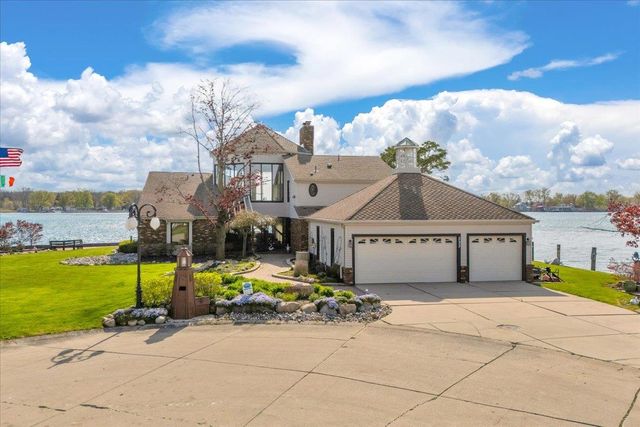 523 Lathrop Avenue, Algonac, MI 48001