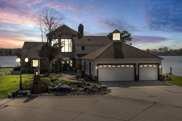 523 Lathrop Avenue, Algonac, MI 48001