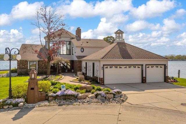 523 Lathrop Avenue, Algonac, MI 48001