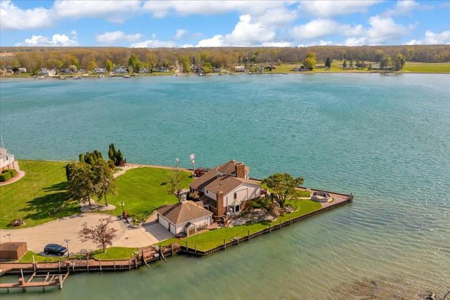 523 Lathrop Avenue, Algonac, MI 48001