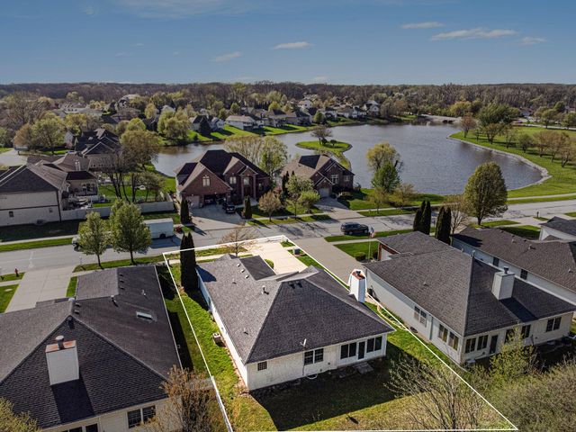 1040 Stillwater Parkway, Crown Point, IN 46307