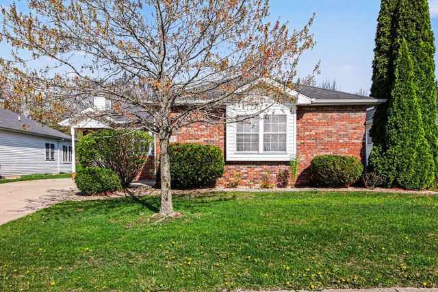 1040 Stillwater Parkway, Crown Point, IN 46307