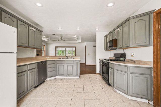 1040 Stillwater Parkway, Crown Point, IN 46307