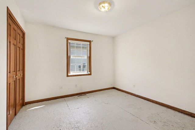 1040 Stillwater Parkway, Crown Point, IN 46307