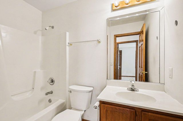 1040 Stillwater Parkway, Crown Point, IN 46307