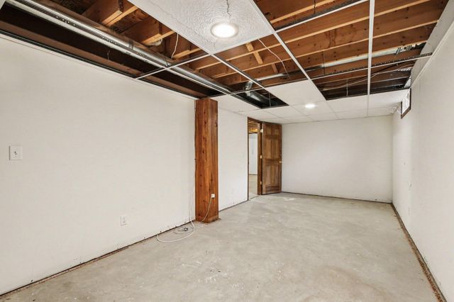 1040 Stillwater Parkway, Crown Point, IN 46307
