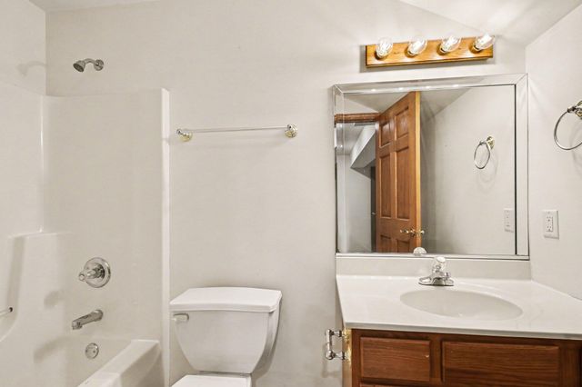 1040 Stillwater Parkway, Crown Point, IN 46307