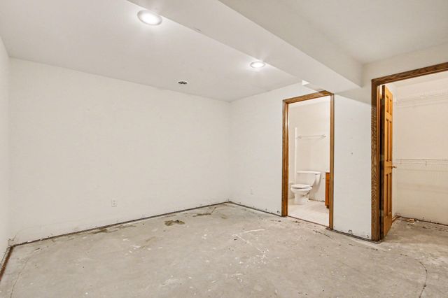 1040 Stillwater Parkway, Crown Point, IN 46307