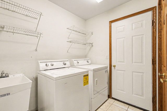 1040 Stillwater Parkway, Crown Point, IN 46307