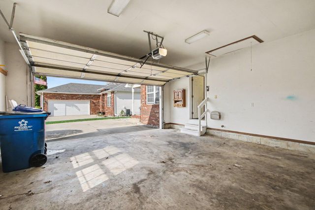 1040 Stillwater Parkway, Crown Point, IN 46307