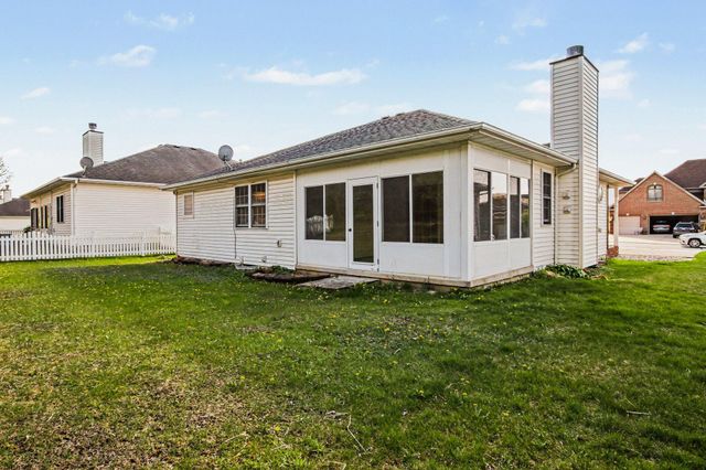 1040 Stillwater Parkway, Crown Point, IN 46307