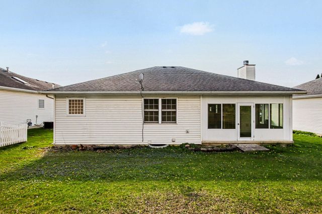 1040 Stillwater Parkway, Crown Point, IN 46307