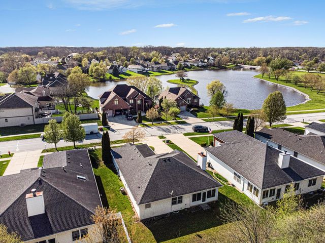 1040 Stillwater Parkway, Crown Point, IN 46307