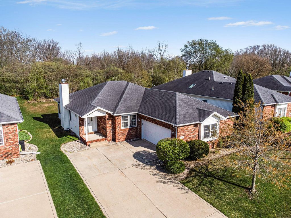 1040 Stillwater Parkway, Crown Point, IN 46307