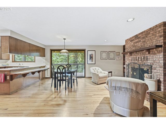 19567 S HENRICI Rd, Oregon City, OR 97045