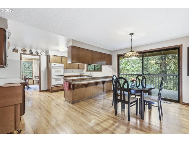 19567 S HENRICI Rd, Oregon City, OR 97045
